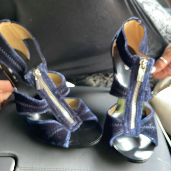 Michael Kors S 9 M Blue velvet zip up heels - Picture 1 of 7